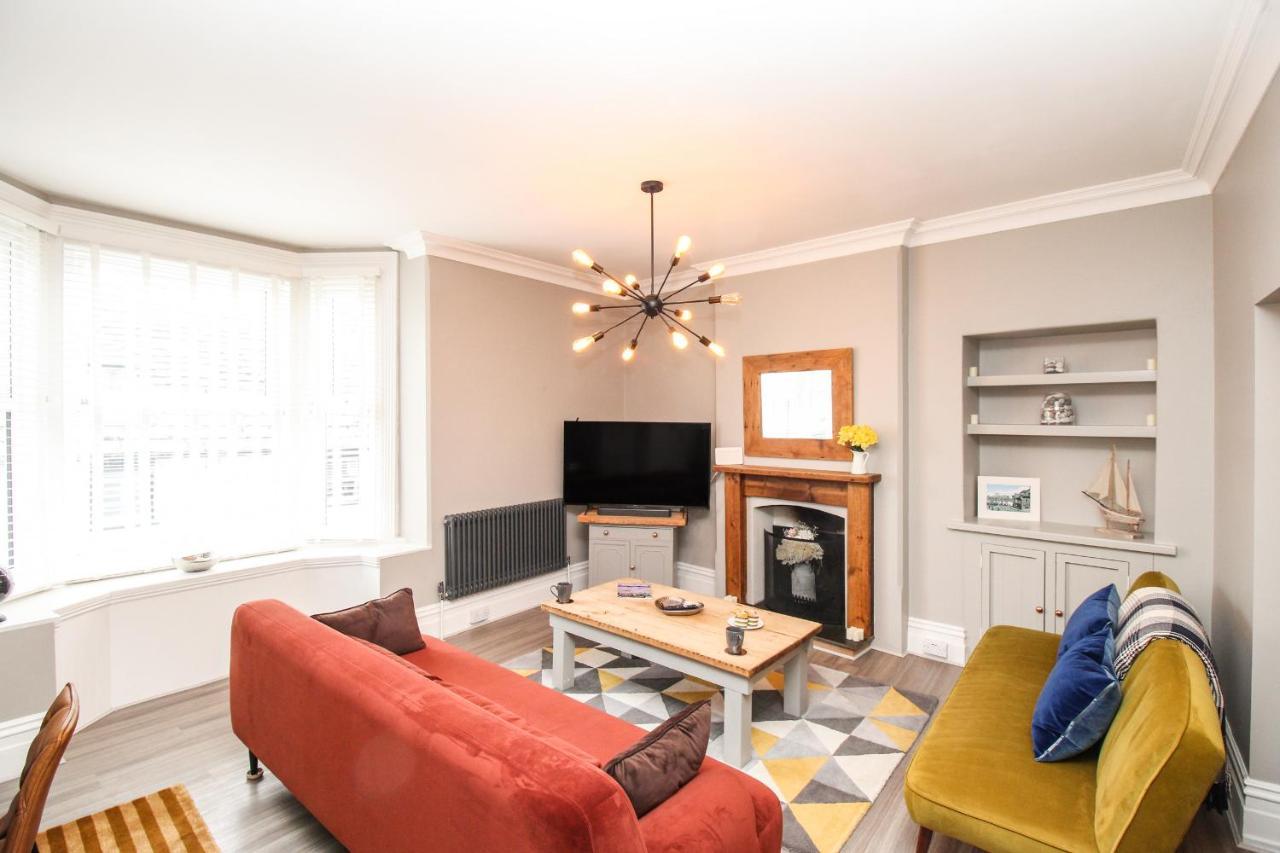 Bay Apartment *